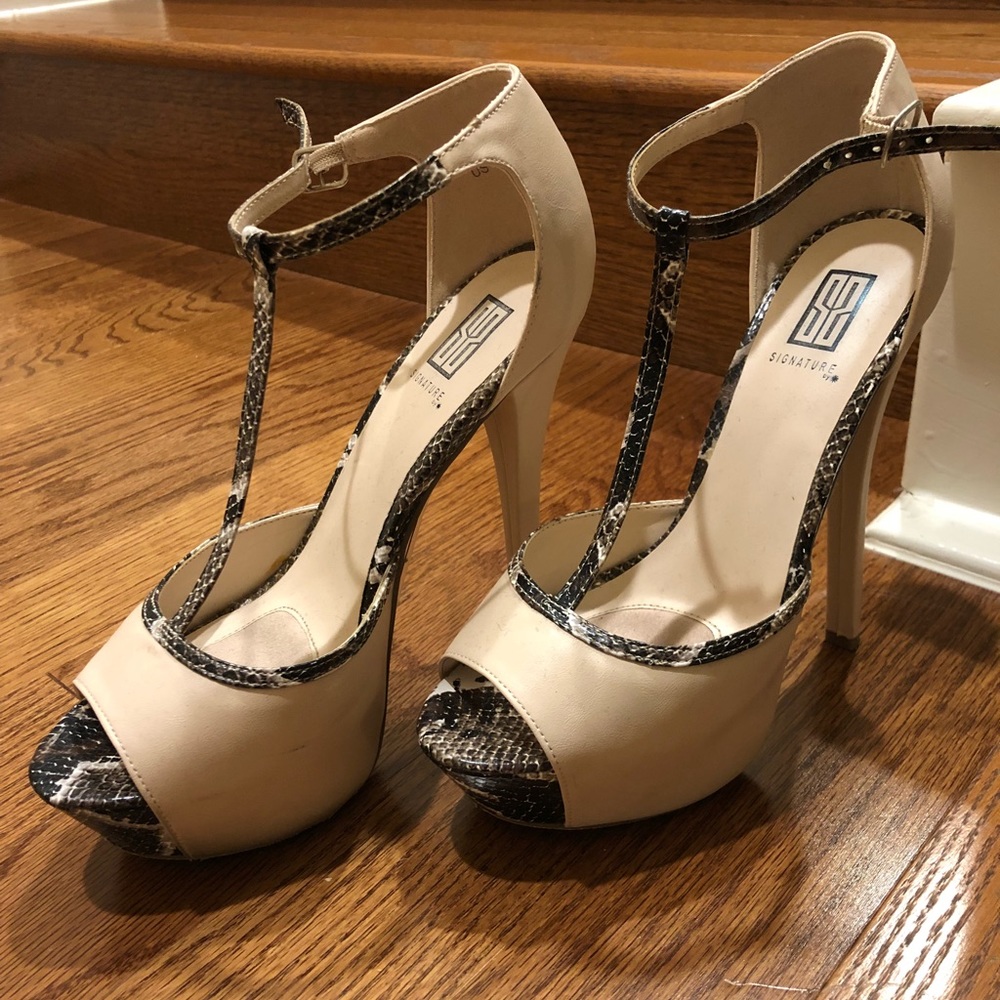 Signature T-strap Open Toe Ultrahigh heels 7.5